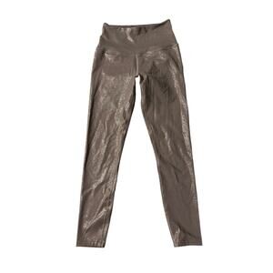 Women’s Beyond Yoga shiny leggings